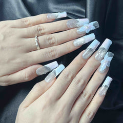 Artnailery · Frosted Bloom | Seasonal Glam Limited (10 pcs Handmade Press-On Nails