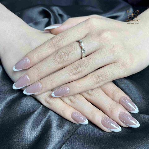 Artnailery · Ivory Whisper | Atelier Canvas (30 pcs Precision-Finish Press-On Nails)
